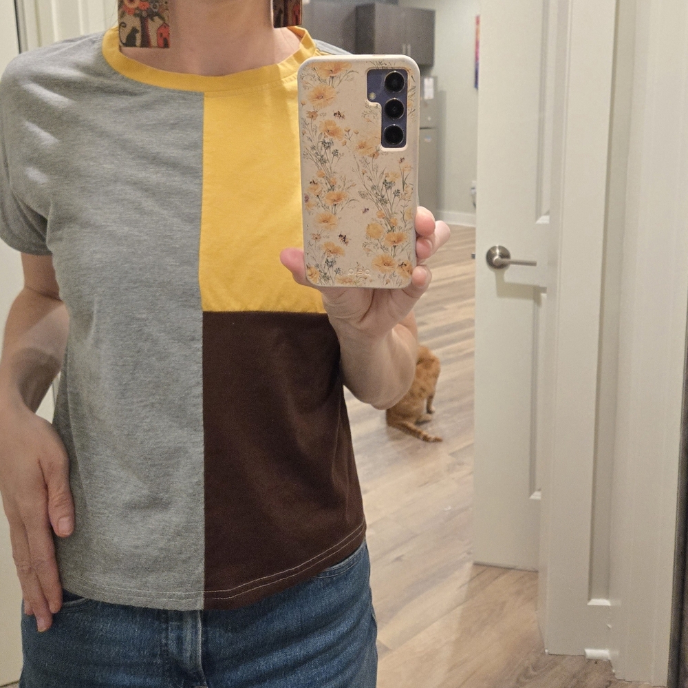 Small tricolor tee